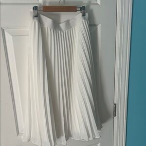 Chic White Pleated Midi Skirt